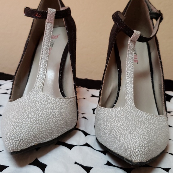 White & Black Heels - Picture 3 of 8